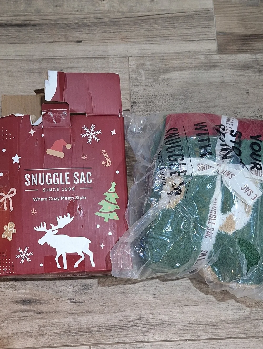 Snuggle Sac Green Gingerbread Throw Blanket Cozy Holiday 50x60